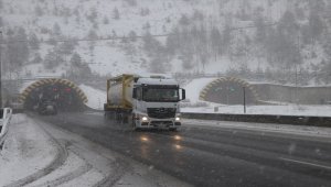 Bolu Dağı'nda yoğun kar yağışı