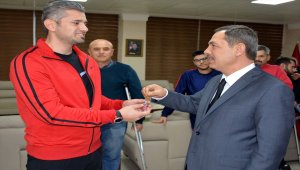 Ereğli Belediyespor Paravoley Takımı'na altın ödülü