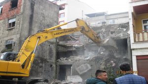 Giresun'da metruk binalar yıkılıyor