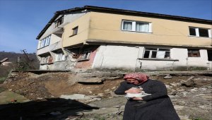 Heyelanda evi zarar gören aile yardım bekliyor