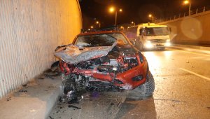Kamyonet köprüden düştü: 4 yaralı