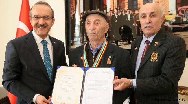 Kore Gazisi Kandemir'e madalya ve beratı teslim edildi