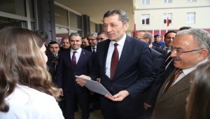 Milli Eğitim Bakanı Selçuk öğrencilerin konserini dinledi