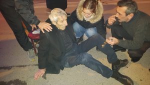 Motosikletin çarptığı yaya yaralandı