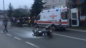 Ordu'da bariyere çarpan motosiklet alev aldı