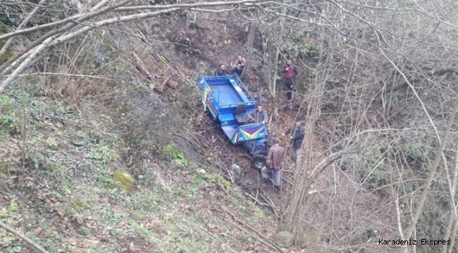 Ordu'da tarım aracı şarampole devrildi: 4 yaralı