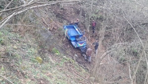 Ordu'da tarım aracı şarampole devrildi: 4 yaralı