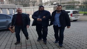 Park halindeki otomobili çalan şüpheli polis takibiyle yakalandı