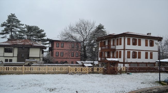 Safranbolu'da kar yağışı