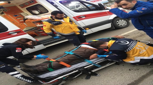 Trabzon'da kamyonet dereye yuvarlandı