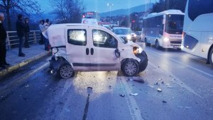 Zincirleme trafik kazası: 2 yaralı