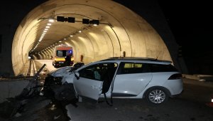 Zonguldak'ta otomobil duvara çarptı: 4 yaralı