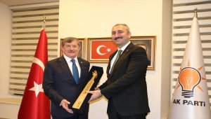 Adalet Bakanı Abdulhamit Gül'e doğum günü sürprizi