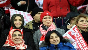 AK Parti Genel Başkan Yardımcısı Karaaslan'dan Yılport Samsunspor'a destek