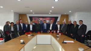 Başkan İkiz'den meclis üyelerine plaket