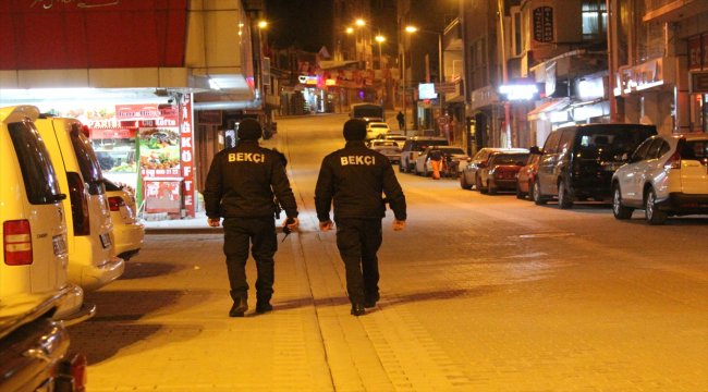 Bekçiler sokaklarda devriyeye başladı