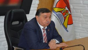Belediye Başkanı İkiz personeliyle vedalaştı