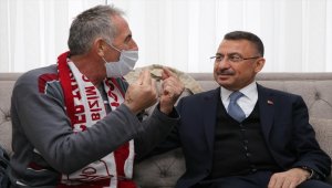 Cumhurbaşkanı Yardımcısı Oktay’dan çay davetine icabet