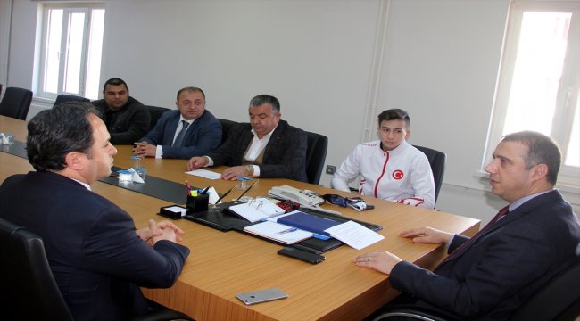 Dünya Yıldızlar Halter Şampiyonu Genç'e eğitim ve spor desteği