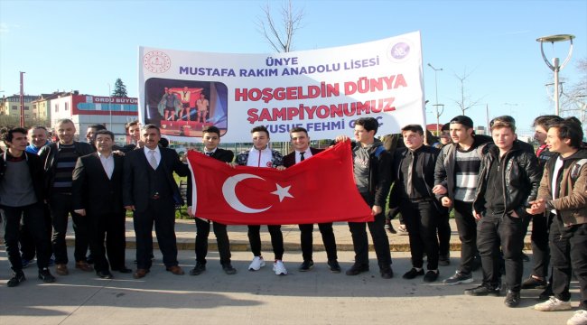 Dünya Yıldızlar Halter Şampiyonu Genç, Ordu'da coşkuyla karşılandı