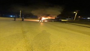 Düzce'de kaza yapan otomobil yandı