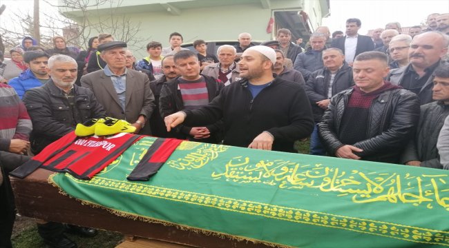 Futbol oynarken hayatını kaybeden öğrenci defnedildi
