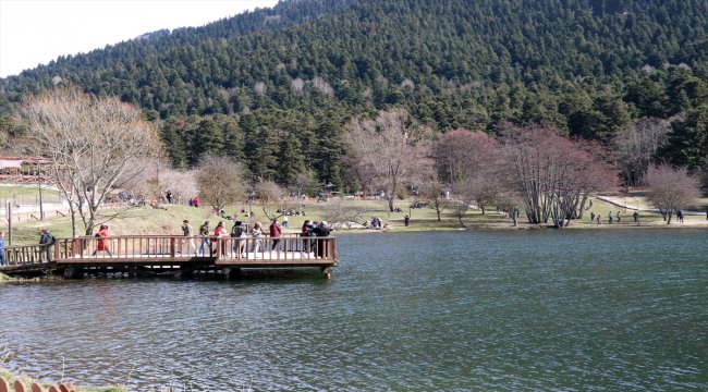 Gölcük Tabiat Parkı'nda ziyaretçi yoğunluğu