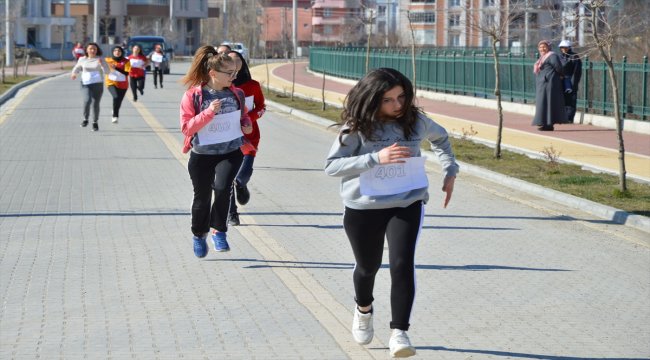Havza'da liseler arası gençlik koşusu düzenledi