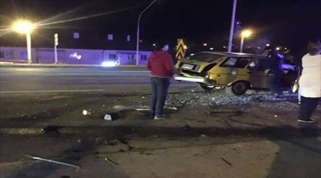 İki otomobil çarpıştı: 1 ölü, 2 yaralı