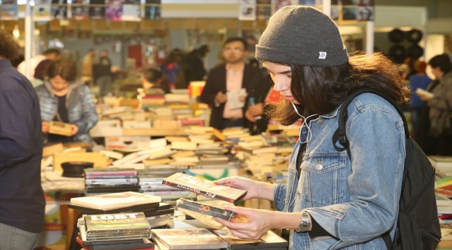 İndirimli kitap günleri CNR Kitap Fuarı’nda sürüyor