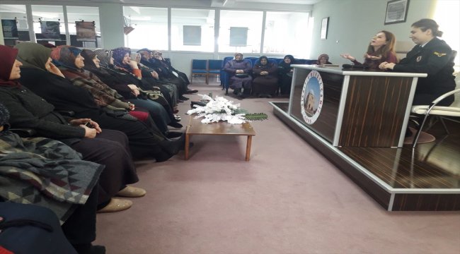 Jandarmadan kadınlara seminer