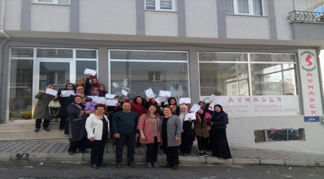 Kursu tamamlayan kadın girişimcilere sertifikaları verildi