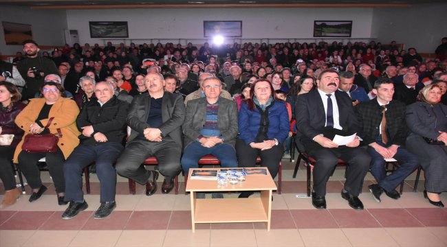 Meslek gruplarının oluşturduğu koro konser verdi