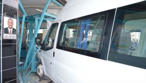 Öğrenci servisi markete girdi
