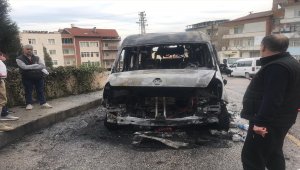 Öğrenci servisinde çıkan yangın söndürüldü