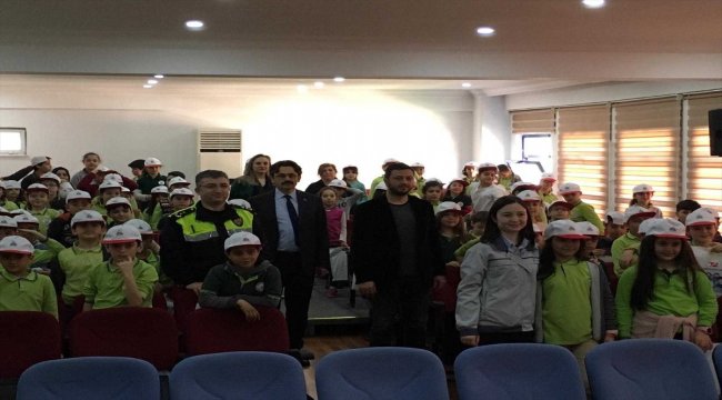 Öğrencilere emniyet kemerinin önemi anlatıldı