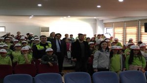 Öğrencilere emniyet kemerinin önemi anlatıldı