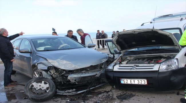 Ordu'da otomobil ile hafif ticari araç çarpıştı: 5 yaralı