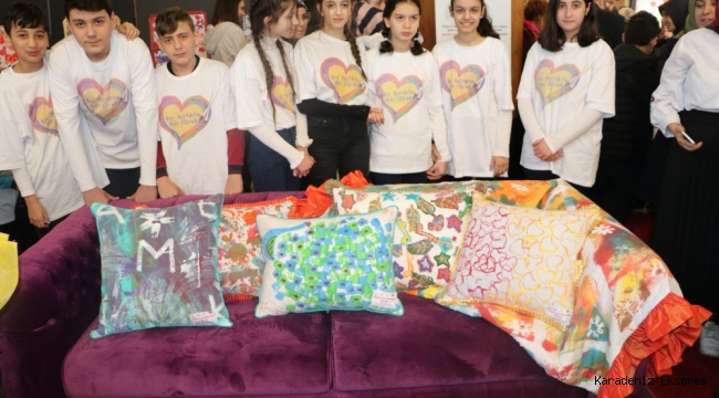 Otizmli öğrencilerin eserleri sergilendi
