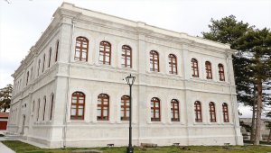 Tarihi binaya Prof. Dr. Fuat Sezgin'in adı verildi