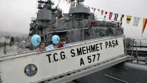 Tatbikata katılan savaş gemileri halkın ziyaretine açıldı