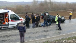 Tokat'ta otomobil devrildi: 4 yaralı