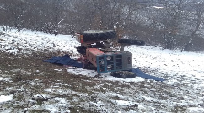 Tokat'ta traktör devrildi: 2 ölü
