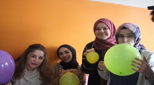 Üniversite öğrencilerinde köy okuluna kütüphane
