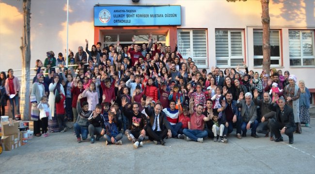 Üniversite öğrencilerinden köy okuluna ziyaret