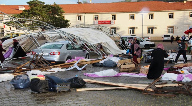 Amasya'da kermes çadırı rüzgar nedeniyle yıkıldı: 4 yaralı