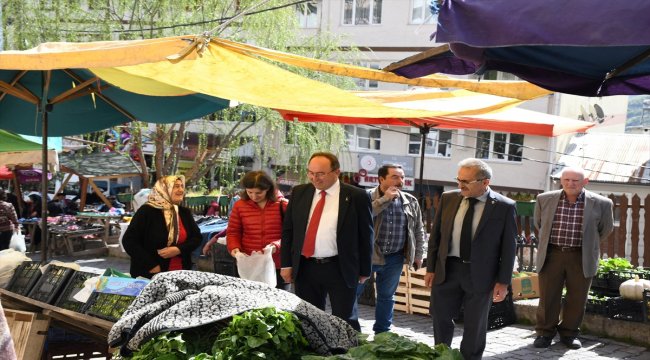 Artvin Belediye Başkanı Elçin, semt pazarını ziyaret etti