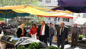 Artvin Belediye Başkanı Elçin, semt pazarını ziyaret etti