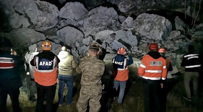 Artvin'de Karadeniz Sahil yolundaki tünelde göçük