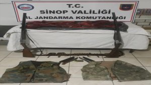 Avladıkları karacanın etini aracın motor bölümüne gizlemişler